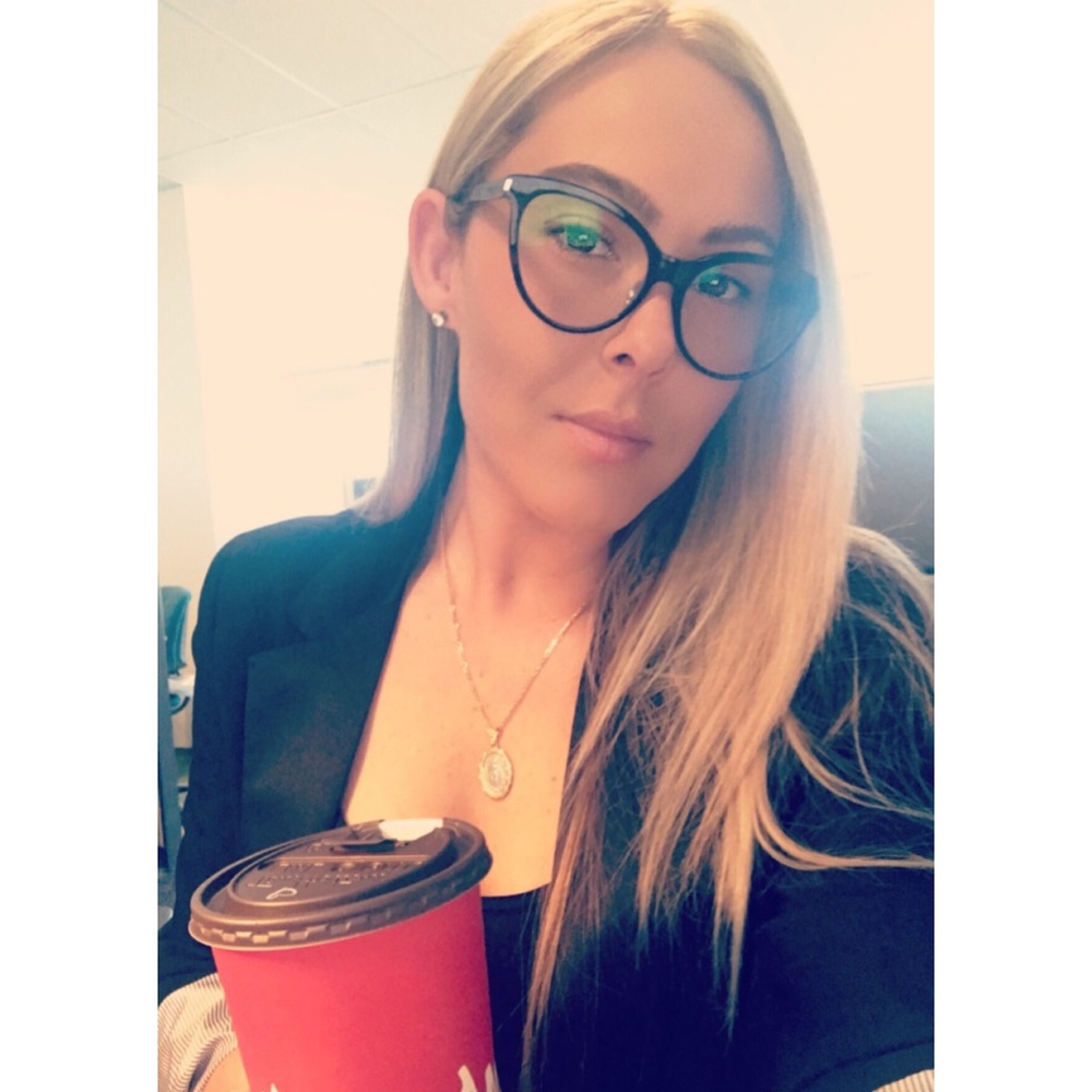 Meet your Posher, Casandra